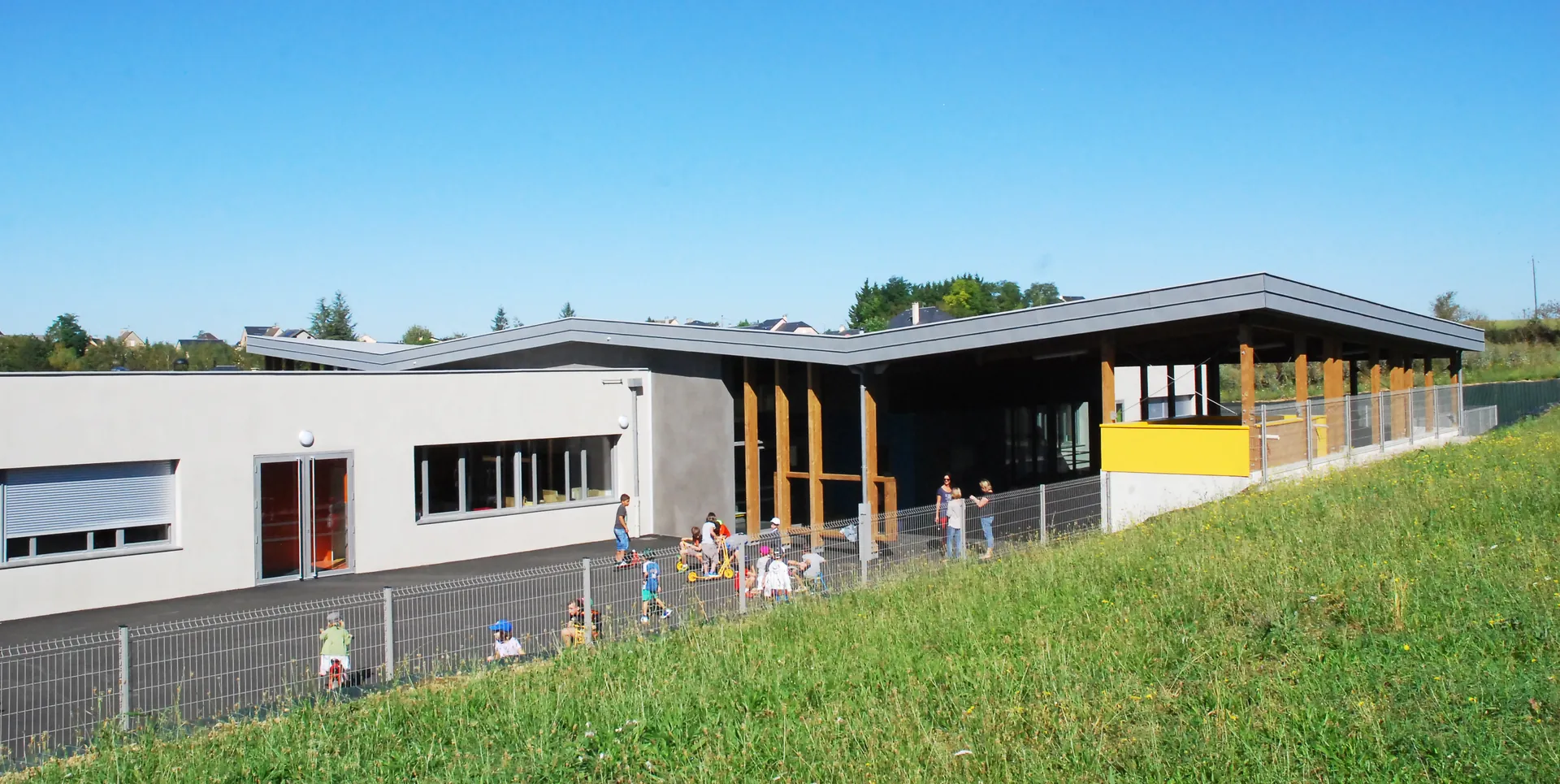 École primaire - Balsac (12) - Commune de Balsac - vue 4