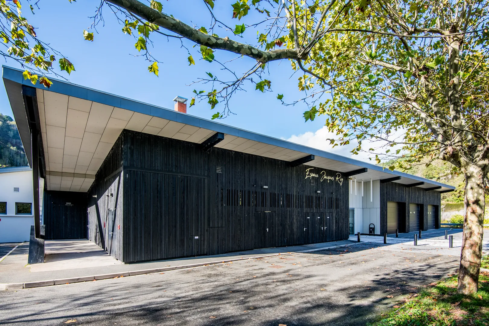 Rénovation de l&rsquo;Espace Jacques Rey en complexe sportif et d&rsquo;animation - Viviez (12) - Commune de Viviez - vue 2
