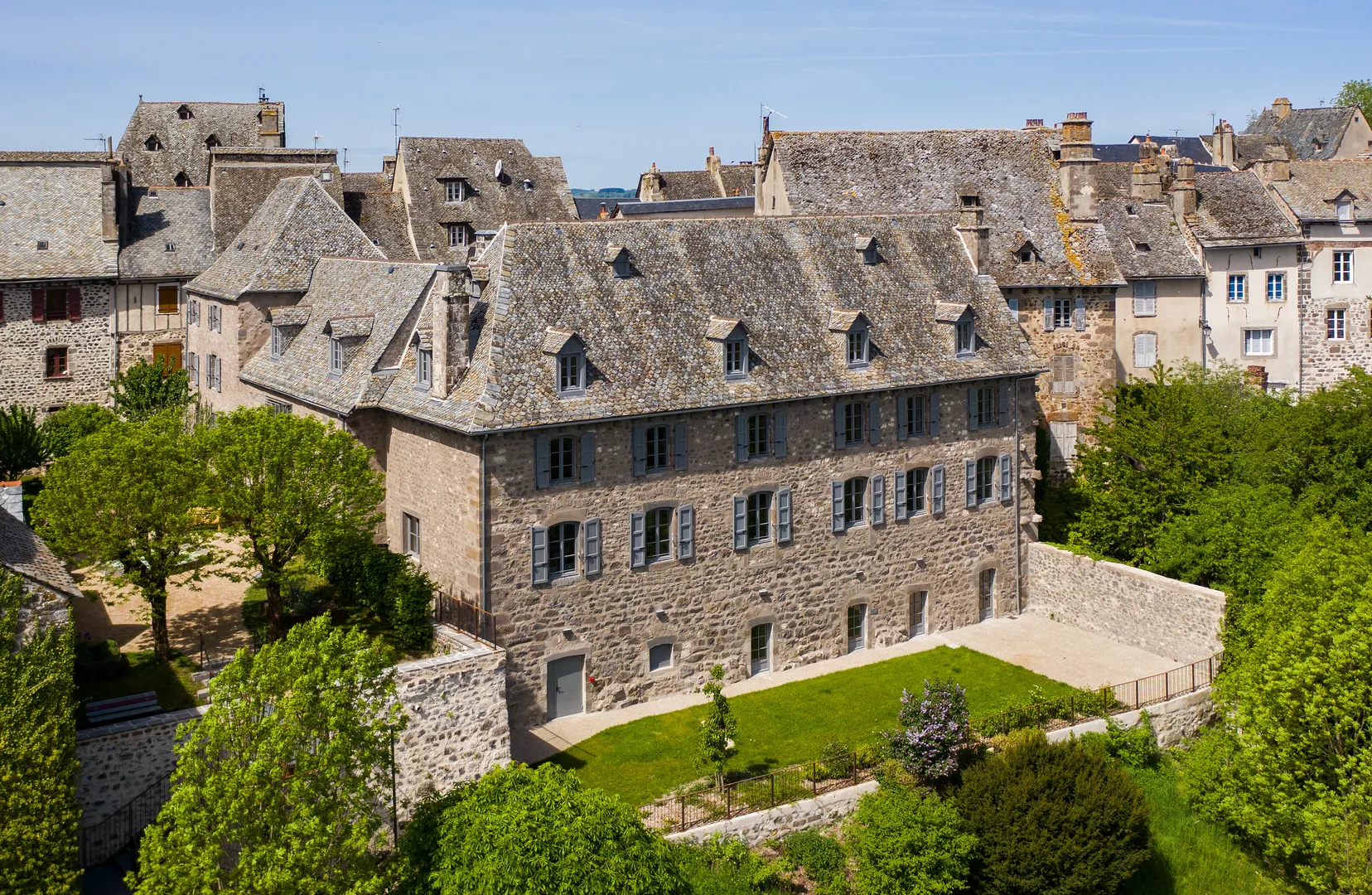 Reconversion de l&rsquo;Hôtel Mandilhac en Pôle Multi-services - Mur-de-Barrez (12) - Communauté des communes Aubrac, Carladez et Viadène - vue 5
