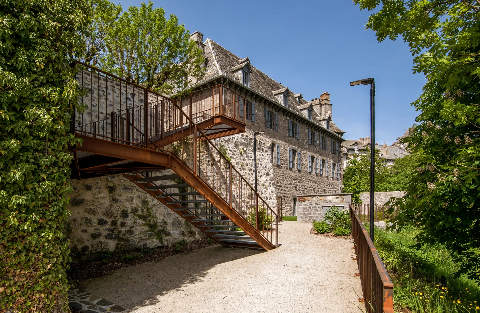Reconversion de l&rsquo;Hôtel Mandilhac en Pôle Multi-services - Mur-de-Barrez (12) - Communauté des communes Aubrac, Carladez et Viadène - vue 7