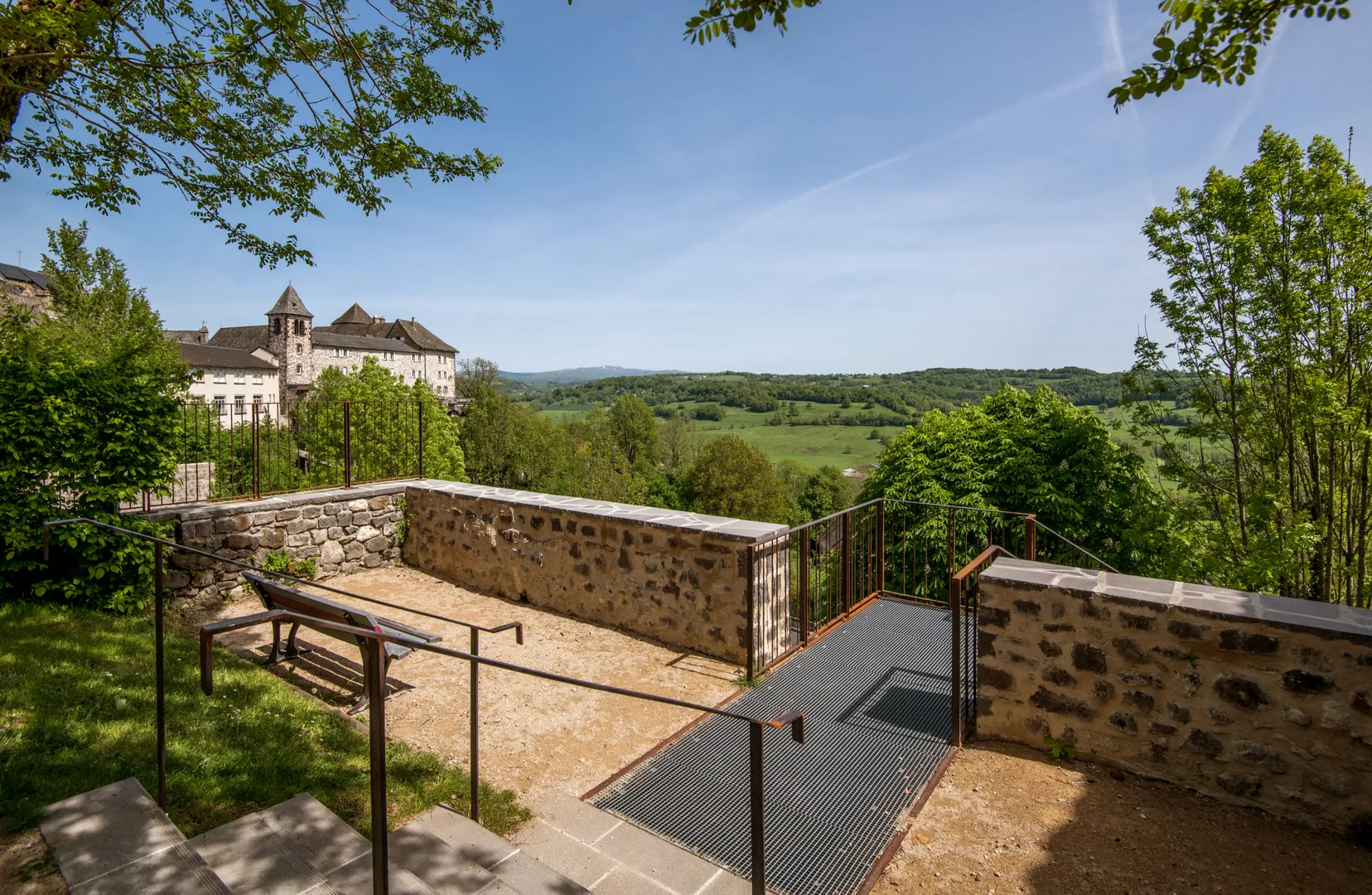 Reconversion de l&rsquo;Hôtel Mandilhac en Pôle Multi-services - Mur-de-Barrez (12) - Communauté des communes Aubrac, Carladez et Viadène - vue 8