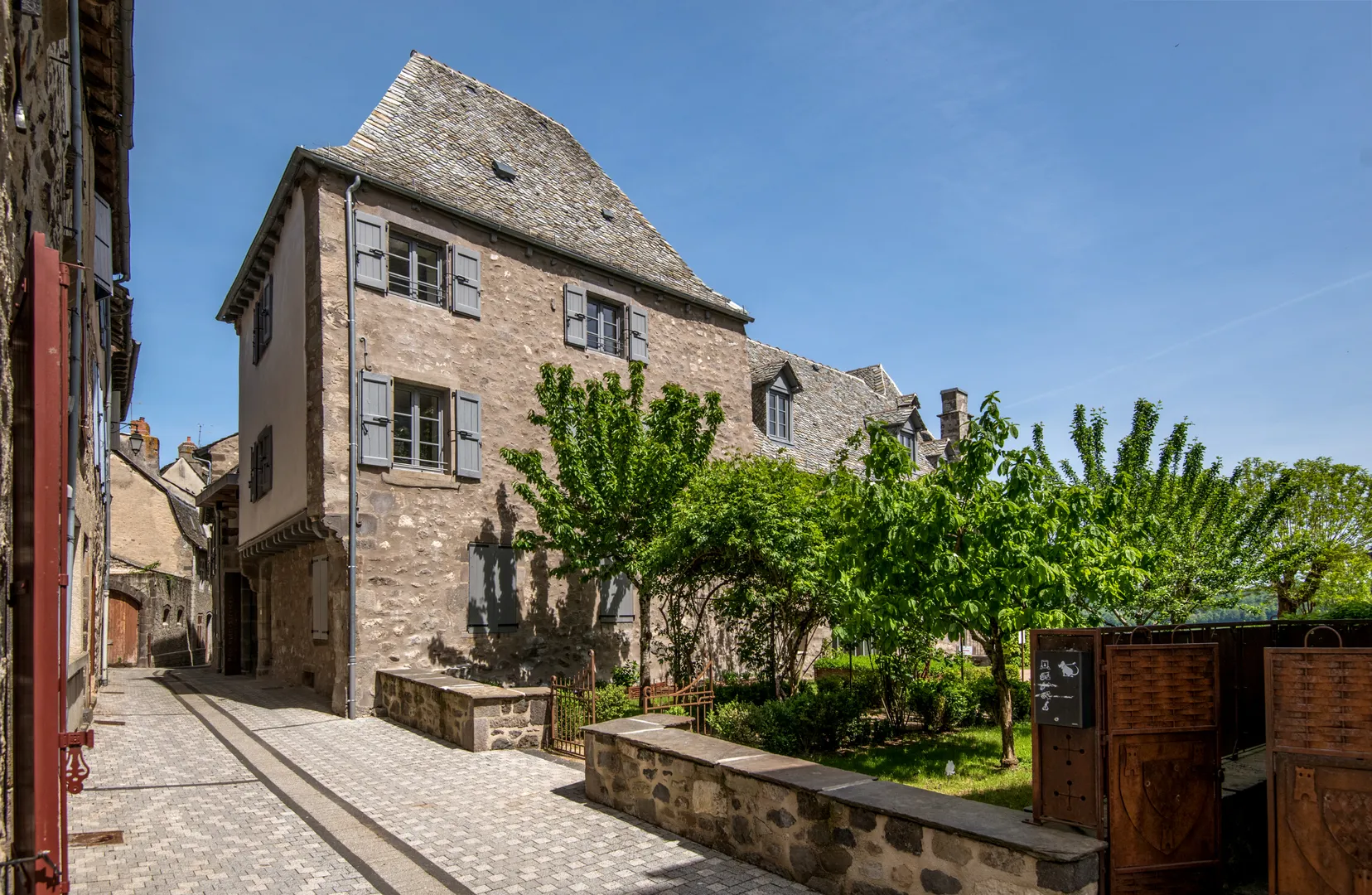 Reconversion de l&rsquo;Hôtel Mandilhac en Pôle Multi-services - Mur-de-Barrez (12) - Communauté des communes Aubrac, Carladez et Viadène - vue 24