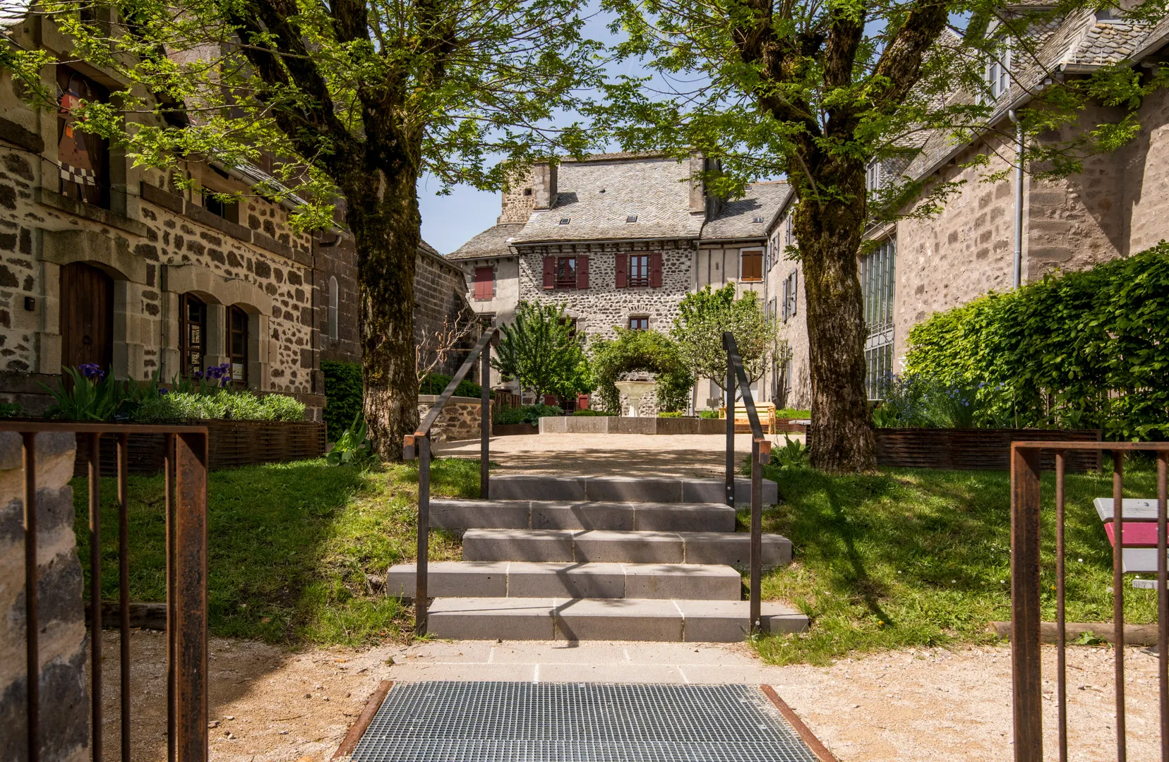 Reconversion de l&rsquo;Hôtel Mandilhac en Pôle Multi-services - Mur-de-Barrez (12) - Communauté des communes Aubrac, Carladez et Viadène - vue 25