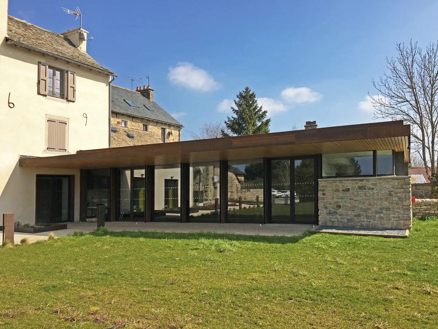 Rénovation du presbytère en logements sociaux et salles communales - Sainte-Radegonde (12) - Commune de Sainte-Radegonde et Polygone - vue 3