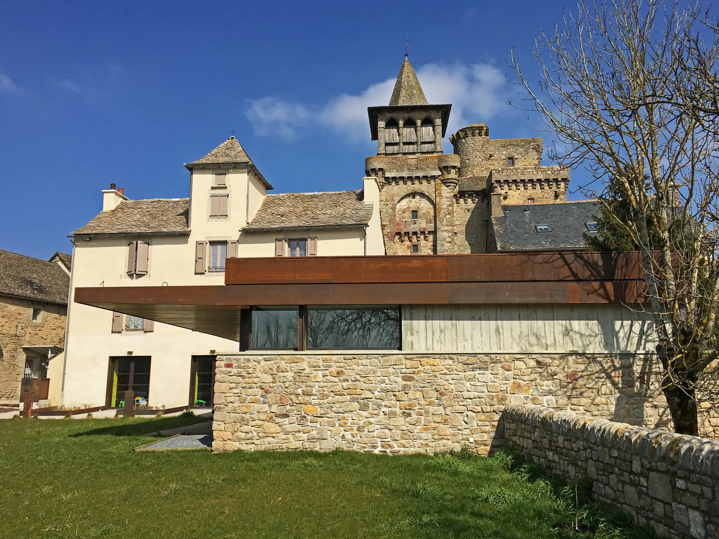 Rénovation du presbytère en logements sociaux et salles communales - Sainte-Radegonde (12) - Commune de Sainte-Radegonde et Polygone - vue 4