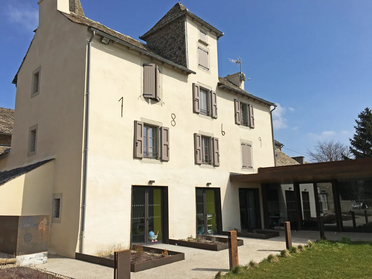 Rénovation du presbytère en logements sociaux et salles communales - Sainte-Radegonde (12) - Commune de Sainte-Radegonde et Polygone - vue 5